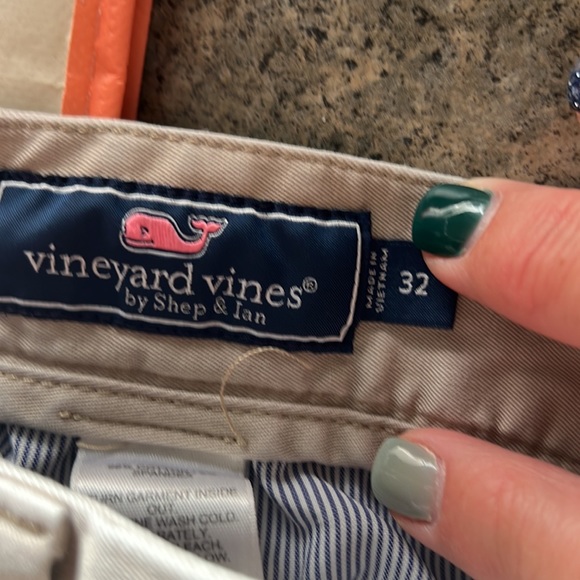Vineyard Vines 32” Breaker Shorts 9” Inseam - Picture 5 of 5